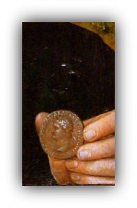 hans_memling_-_portrait_of_a_man_with_a_roman_coin_2-1