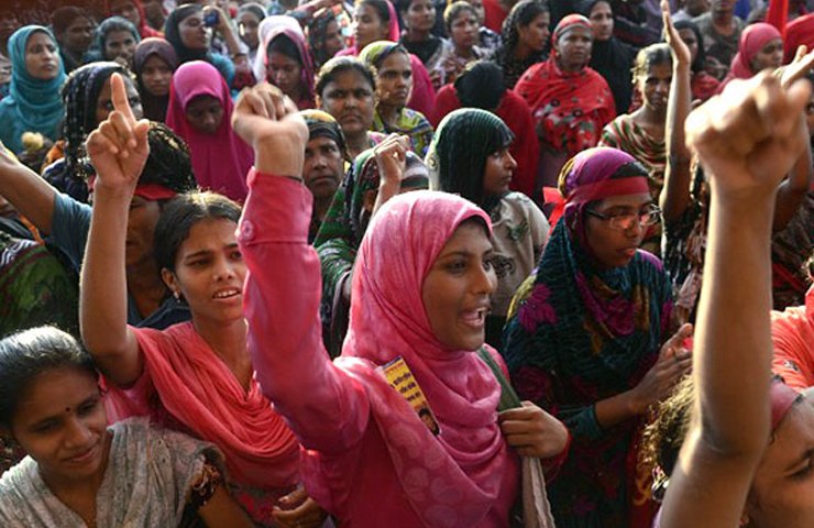 CAPTURING LIFE AND STRUGGLE OF GARMENT WORKERS – Taslima Akhter and the ...