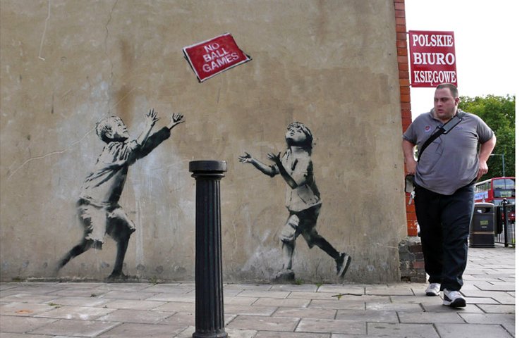 THE STREET ART OF AN UNKNOWN ENGLAND PAINTER – Starting to paint around ...